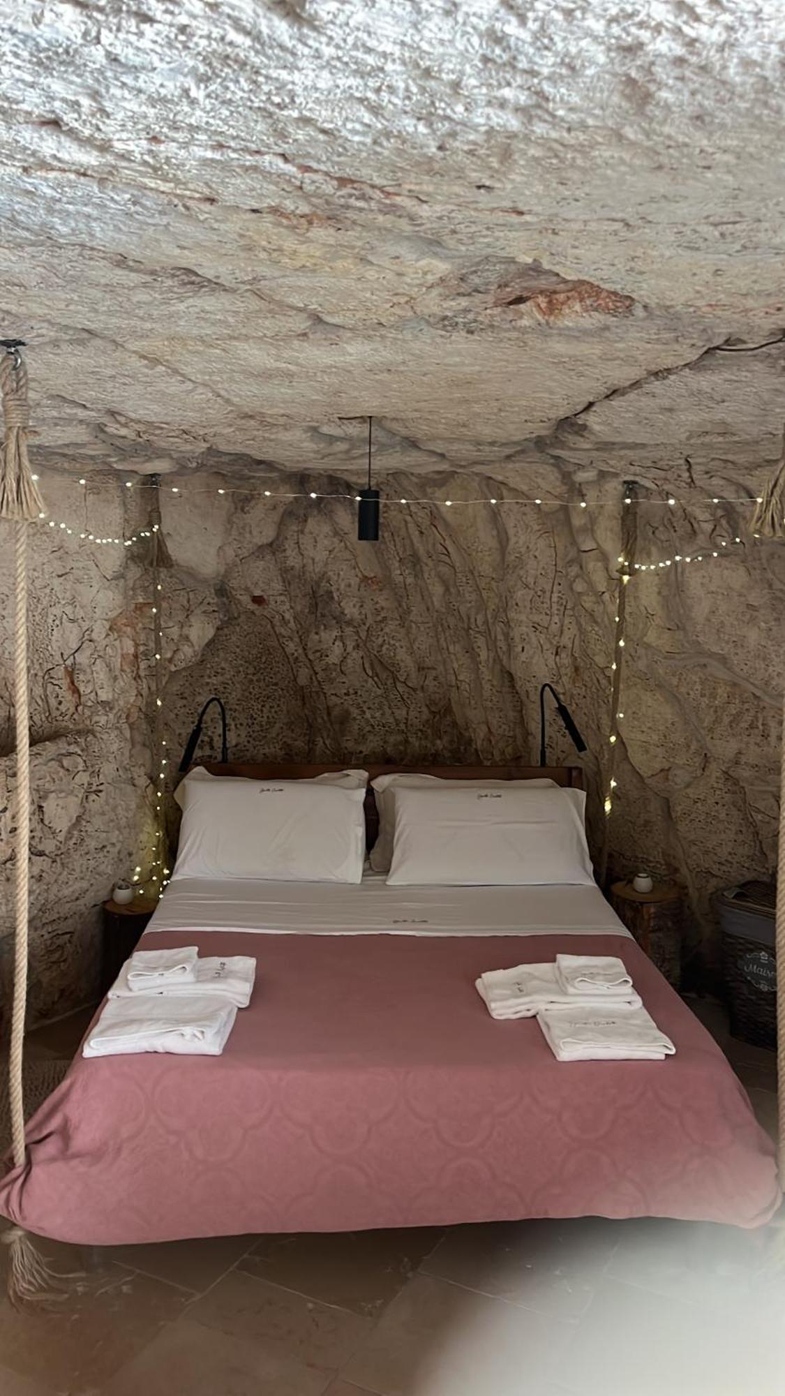 Bed and Breakfast Grotta Carlotta Ostuni Exterior foto